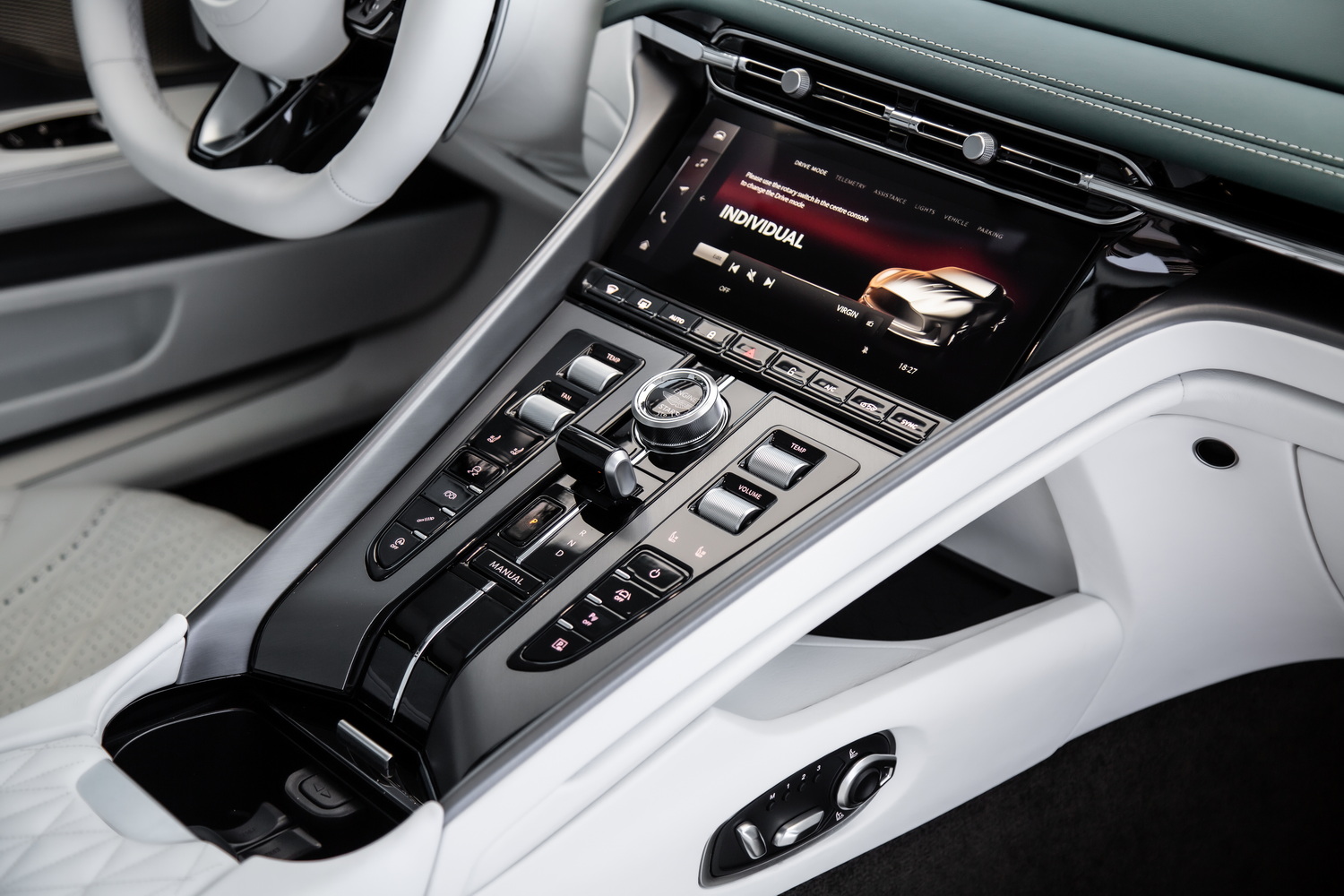 2024 Aston Martin DB12, 9/19