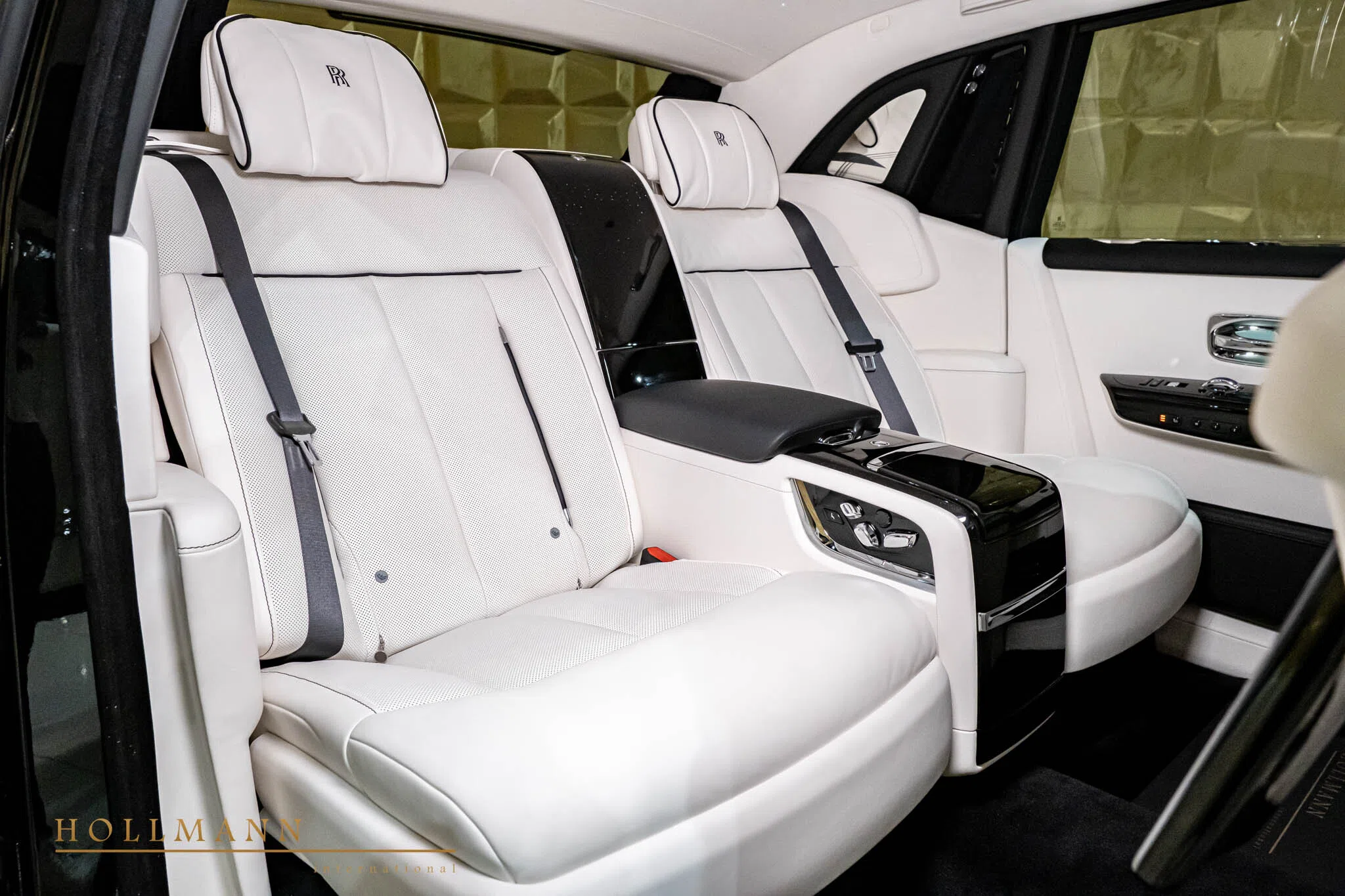 2024 Rolls-Royce Phantom EWB interior, seats, Grace White