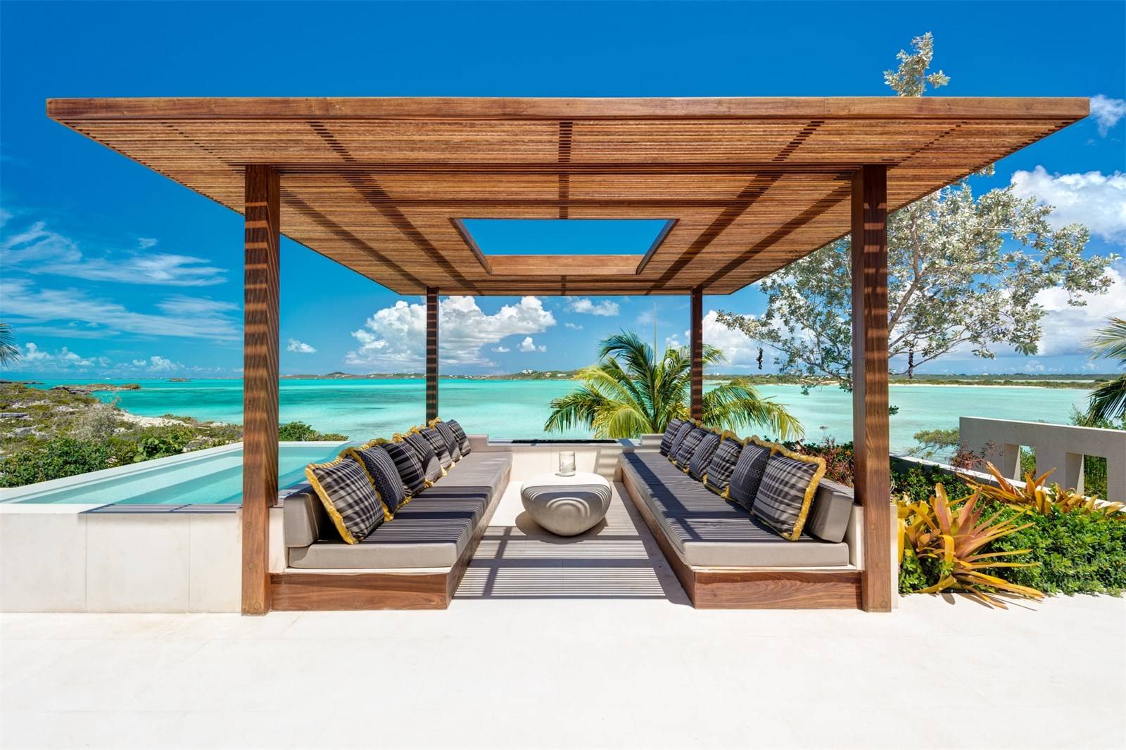 TURTLE TAIL ESTATE Luxury Pulse Real Estate Turks and Caicos Islands For sale on LuxuryPulse.