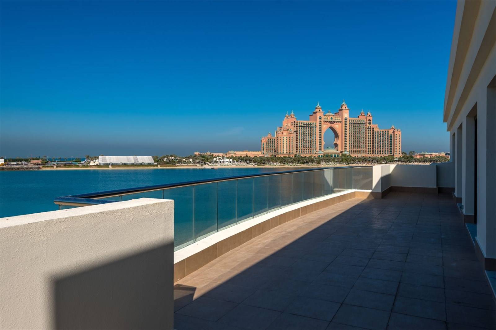 RARE OPPORTUNITY TO OWN A FULL TIP OF 5 VILLAS ON PALM JUMEIRAH ...