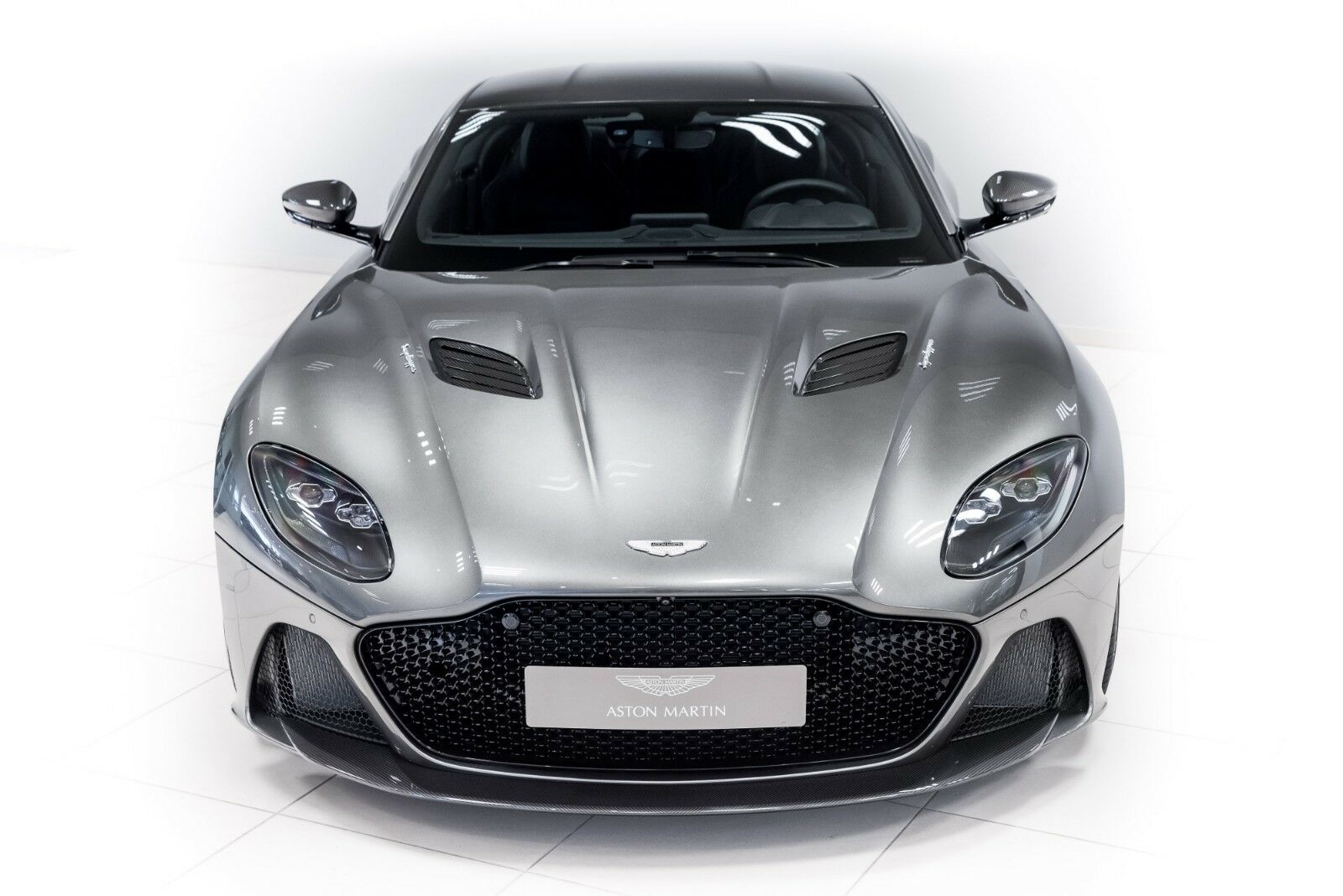 Aston Martin DBS Superleggera Silver