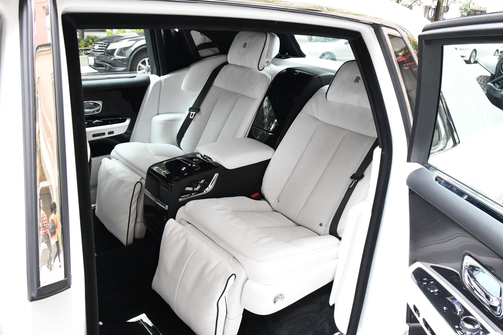 Rolls Royce Phantom Extended Wheelbase Ewb Luxury Pulse