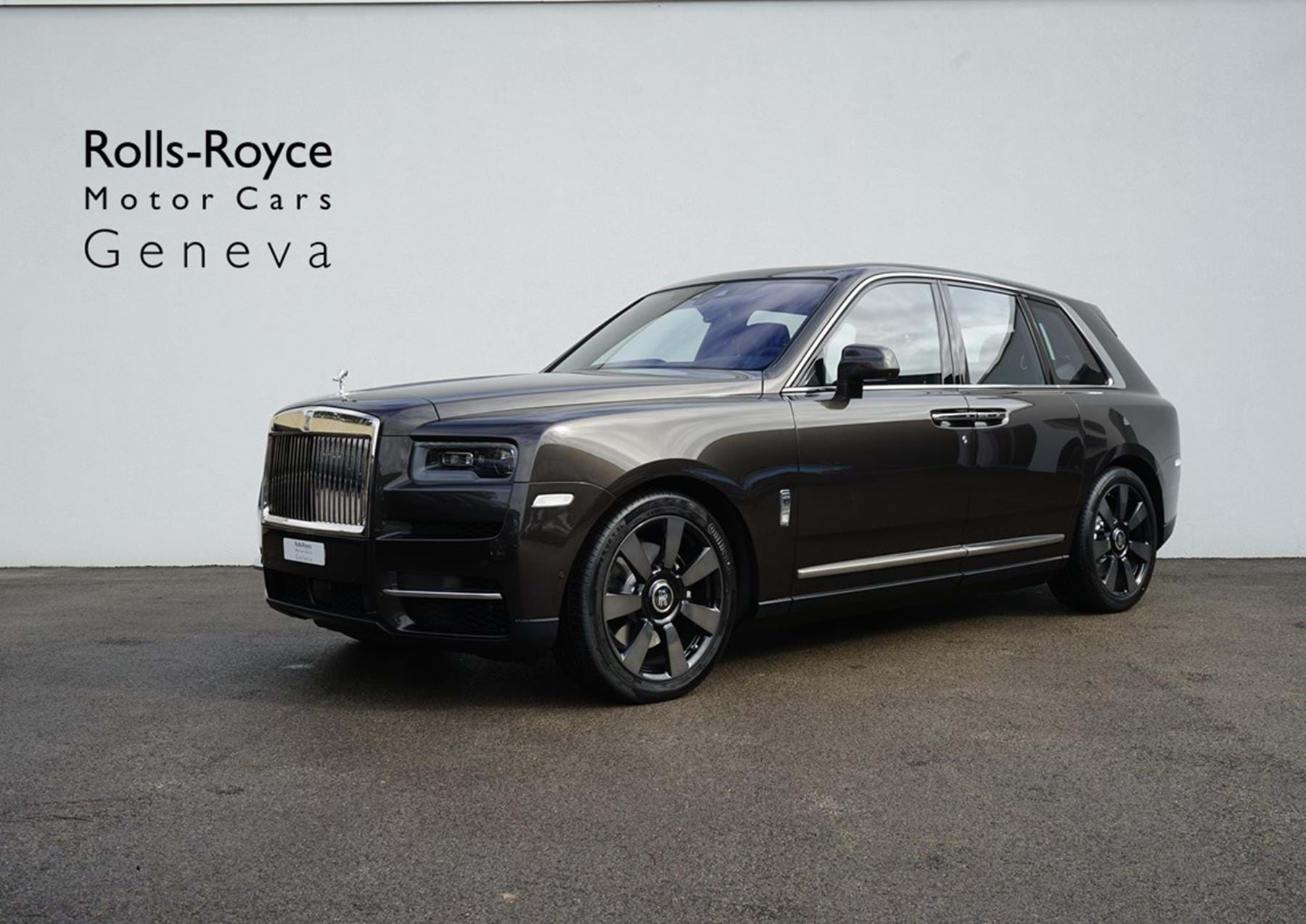 Rolls Royce Takes Luxury Off-Road With the Cullinan