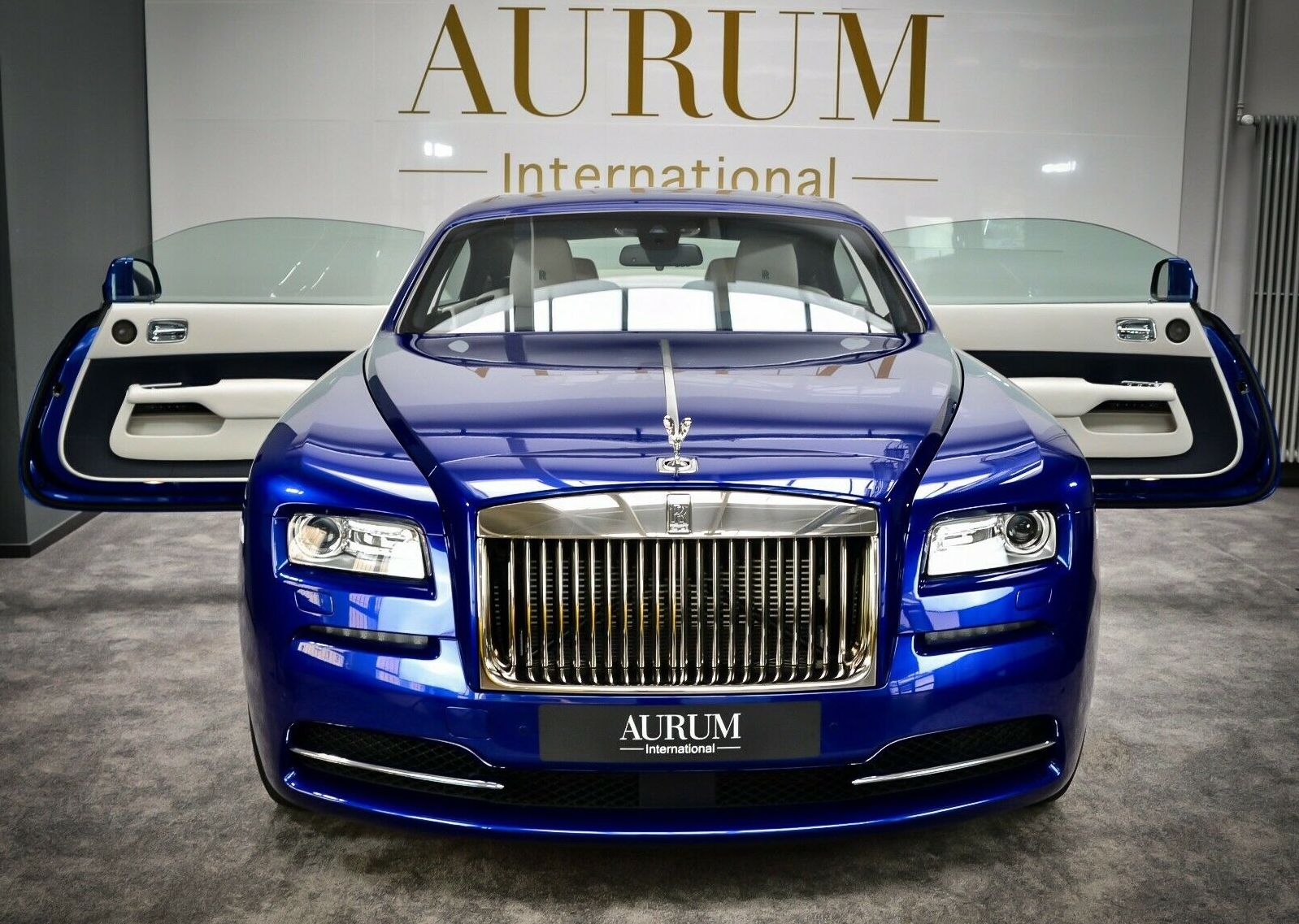 Chiêm ngưỡng Rolls Royce Wraith có màu cực độc