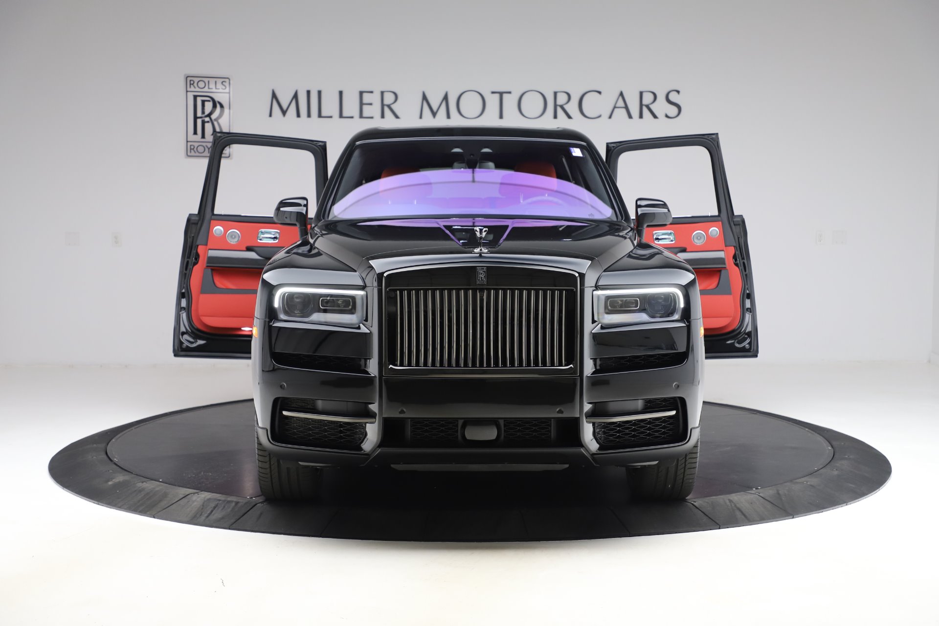 Ngắm Rolls Royce Cullinan phiên bản mô hình có giá sương sương bằng một  chiếc xe hơi thật
