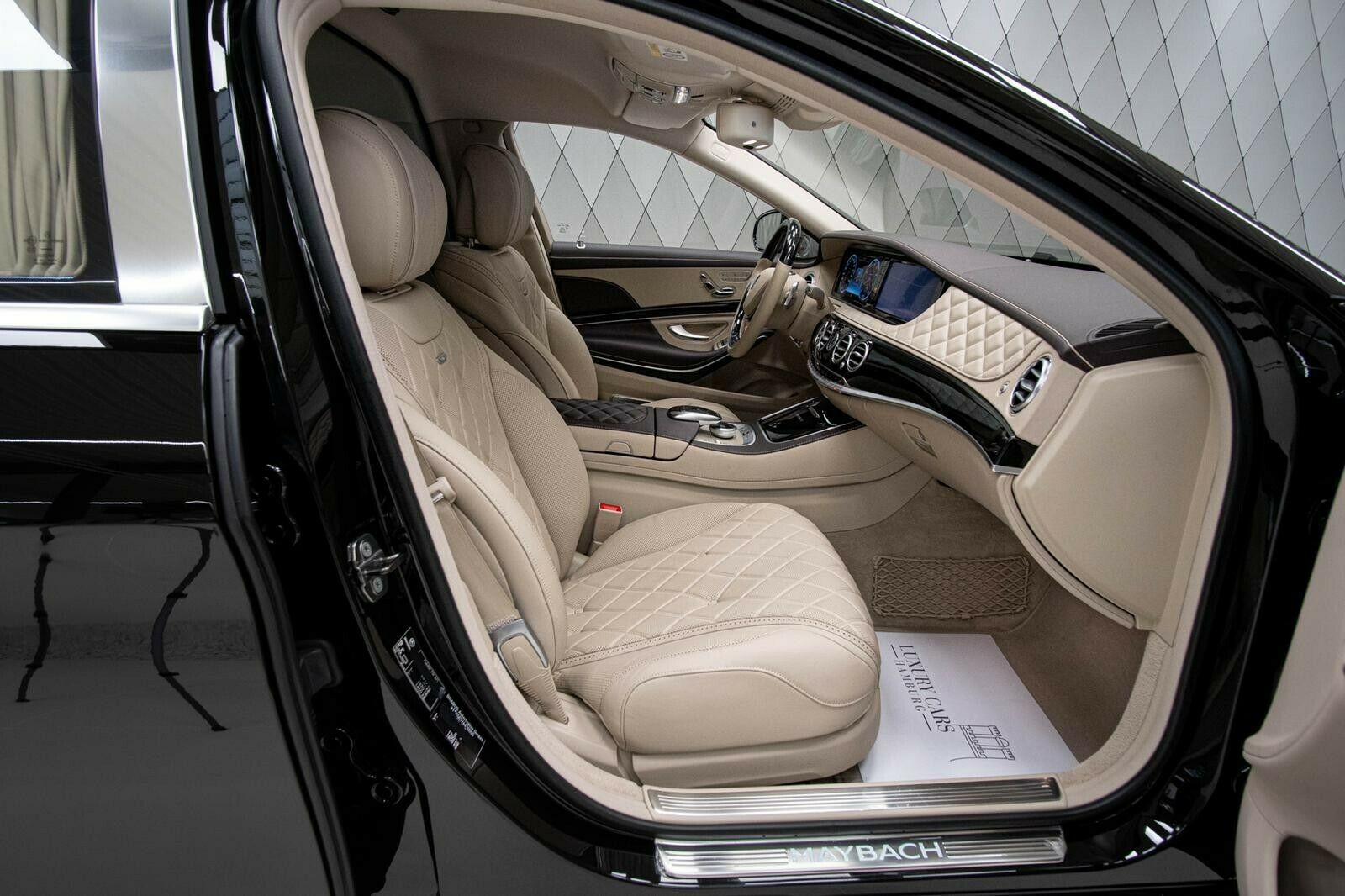 Mercedes-Benz S 600 Maybach Pullman - Luxury Cars Hamburg - Germany ...