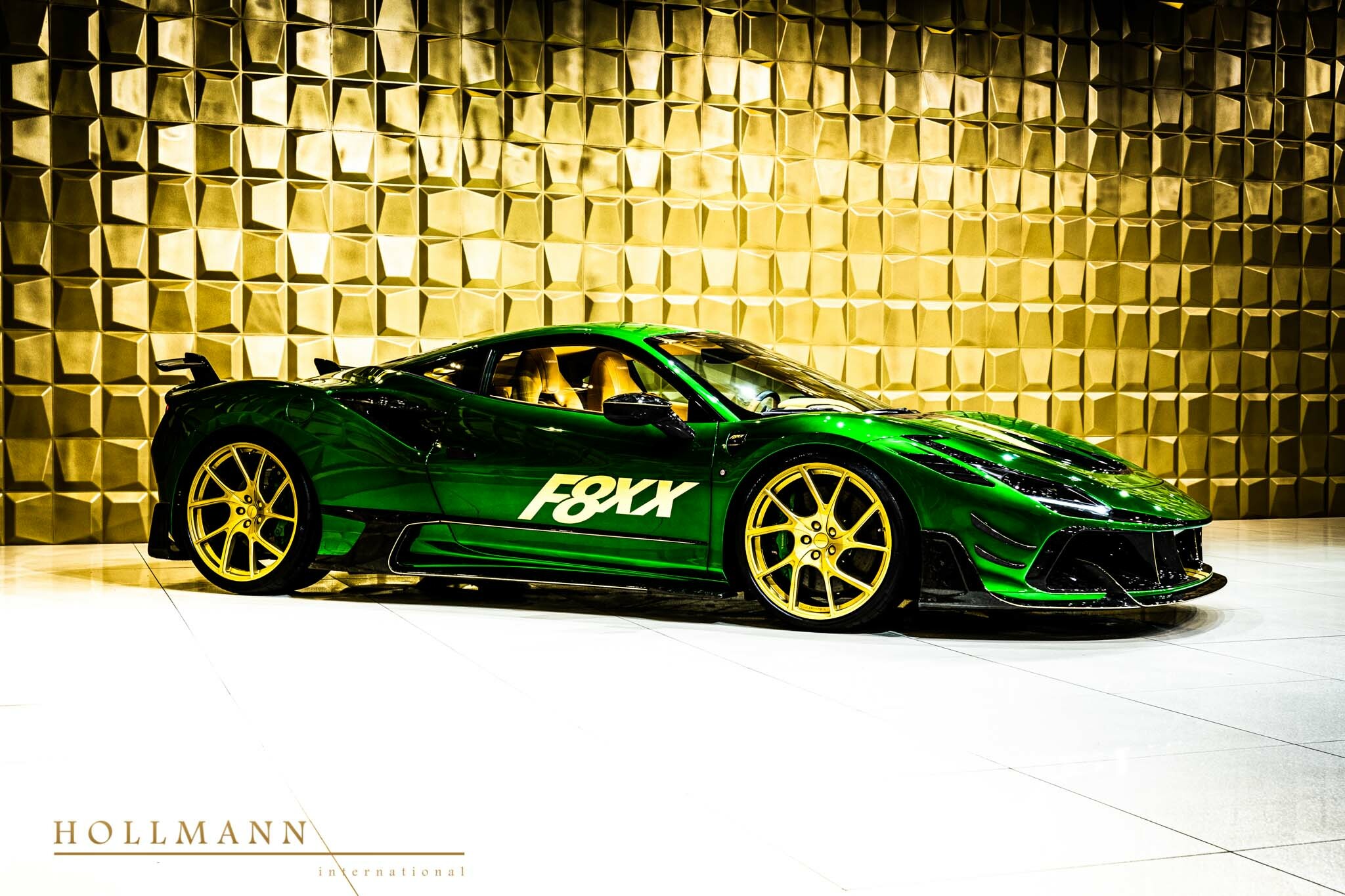 Aurora 1:64 Ferrari F8 XX Tributo Mansory Jaune – Avec Figurine