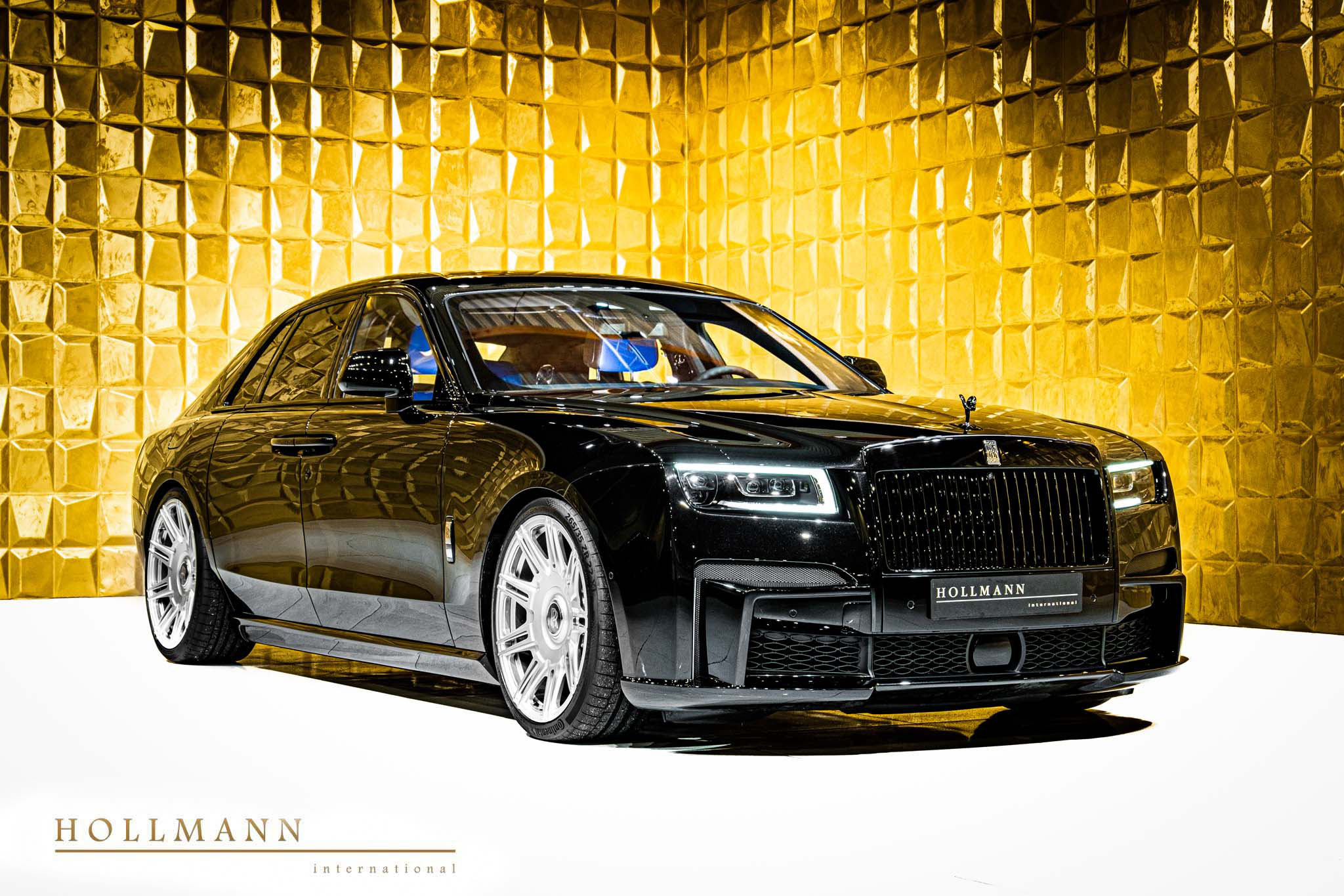Gold Chrome and Black, Versace Rolls-Royce Looks Like a True