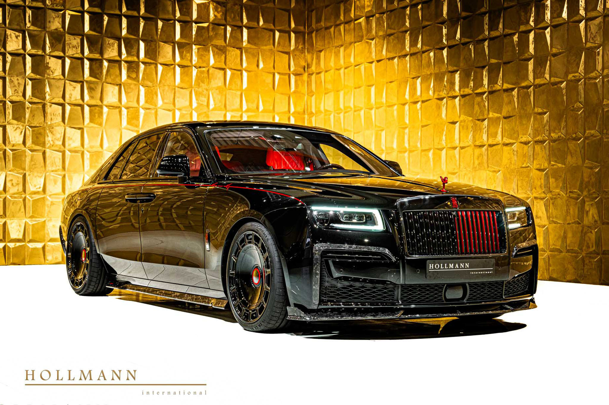 Rolls-Royce Phantom by Mansory is powerful and expensive