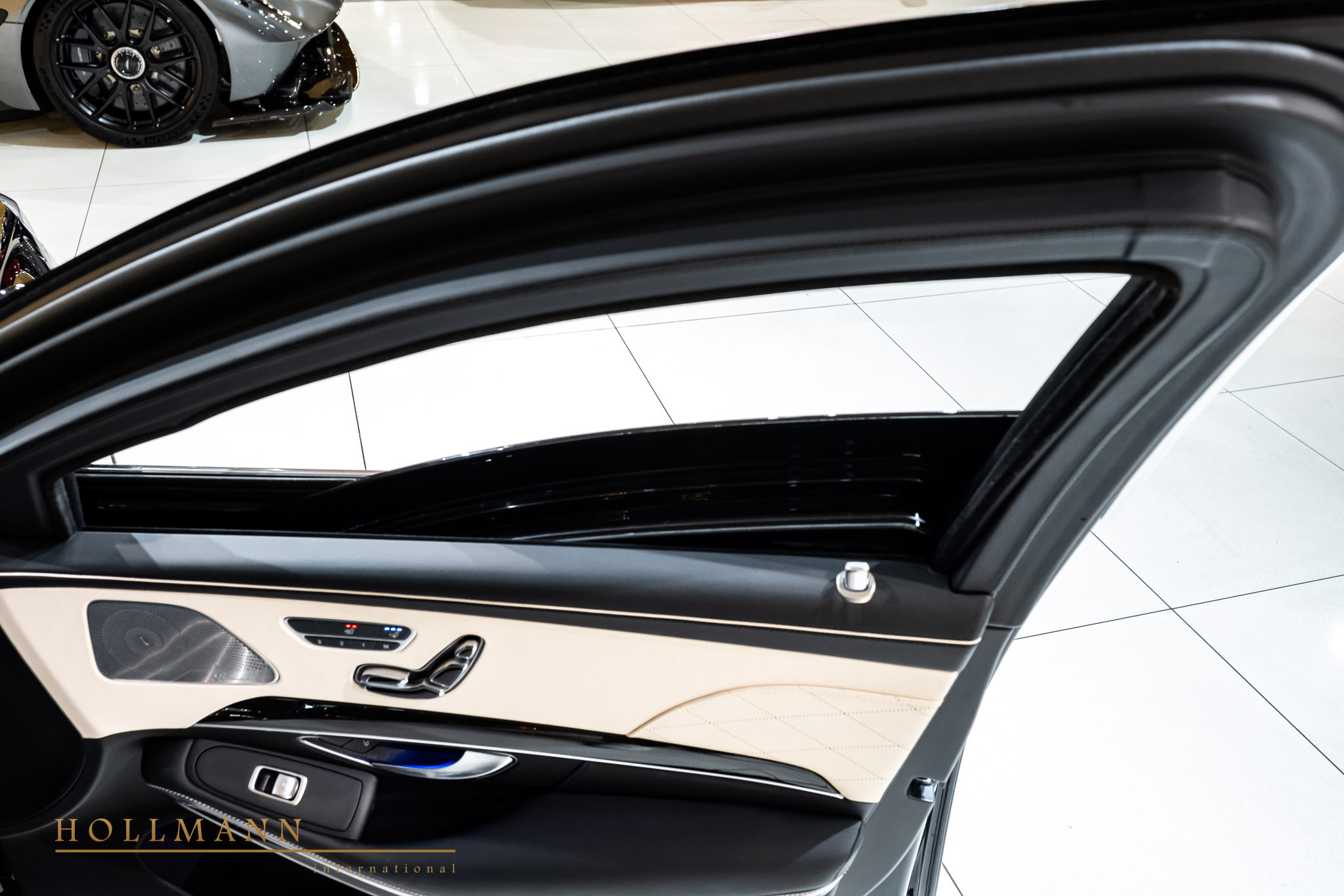 Mercedes-Maybach S 650 Pullman Armoured - Hollmann International